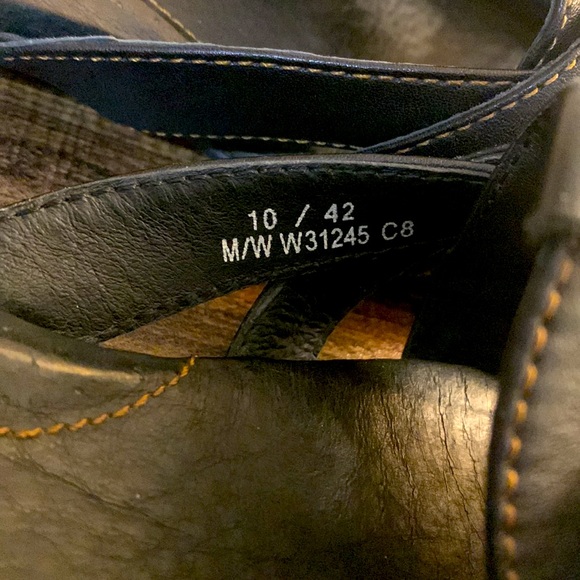 Born Black Closed Toe Sandal Size 10 - Picture 2 of 5